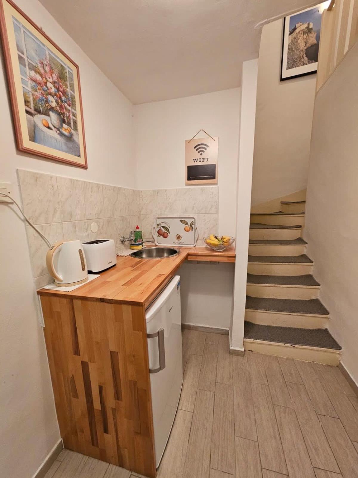 De Spot Guest House - Pile Old Town Gate Дубровник Екстериор снимка