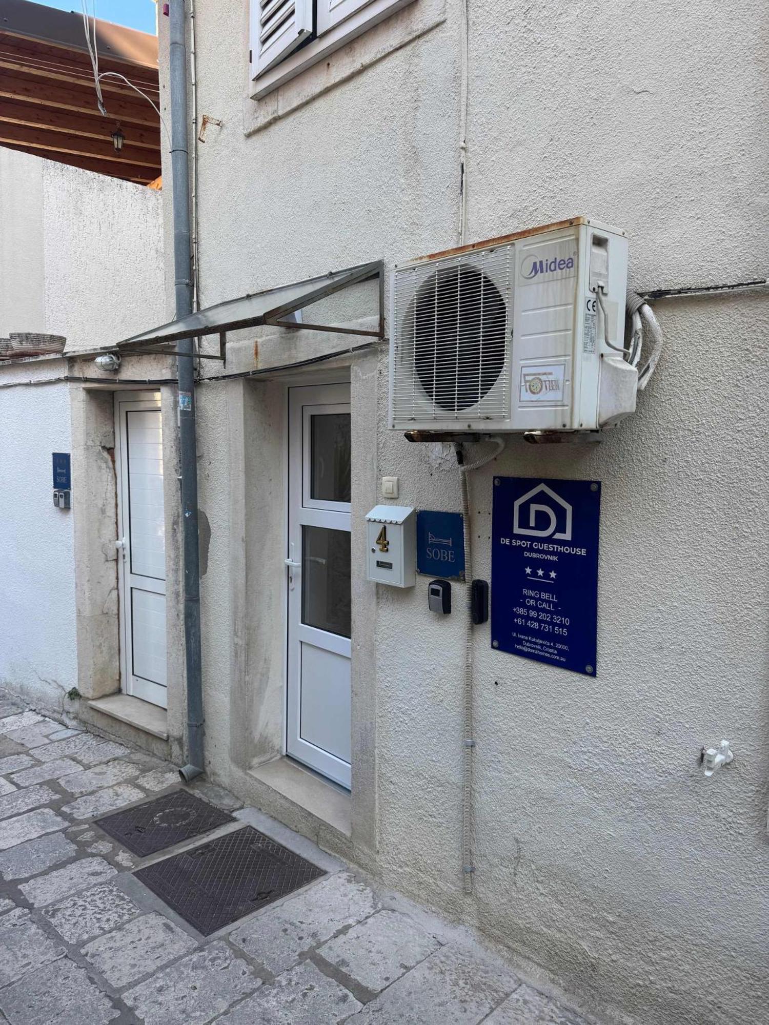De Spot Guest House - Pile Old Town Gate Дубровник Екстериор снимка