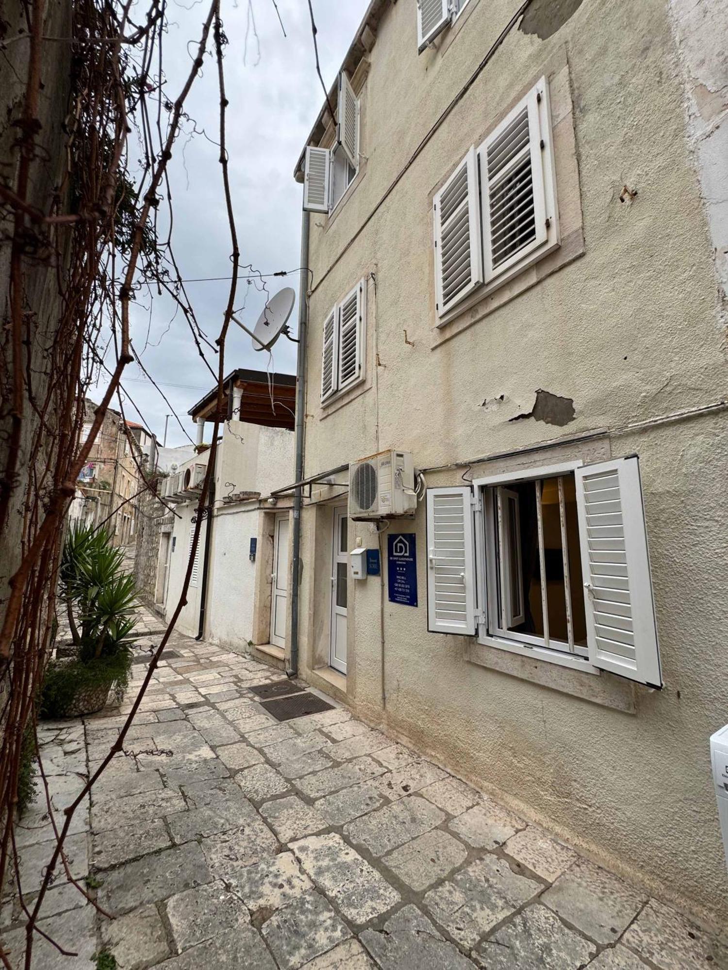 De Spot Guest House - Pile Old Town Gate Дубровник Екстериор снимка